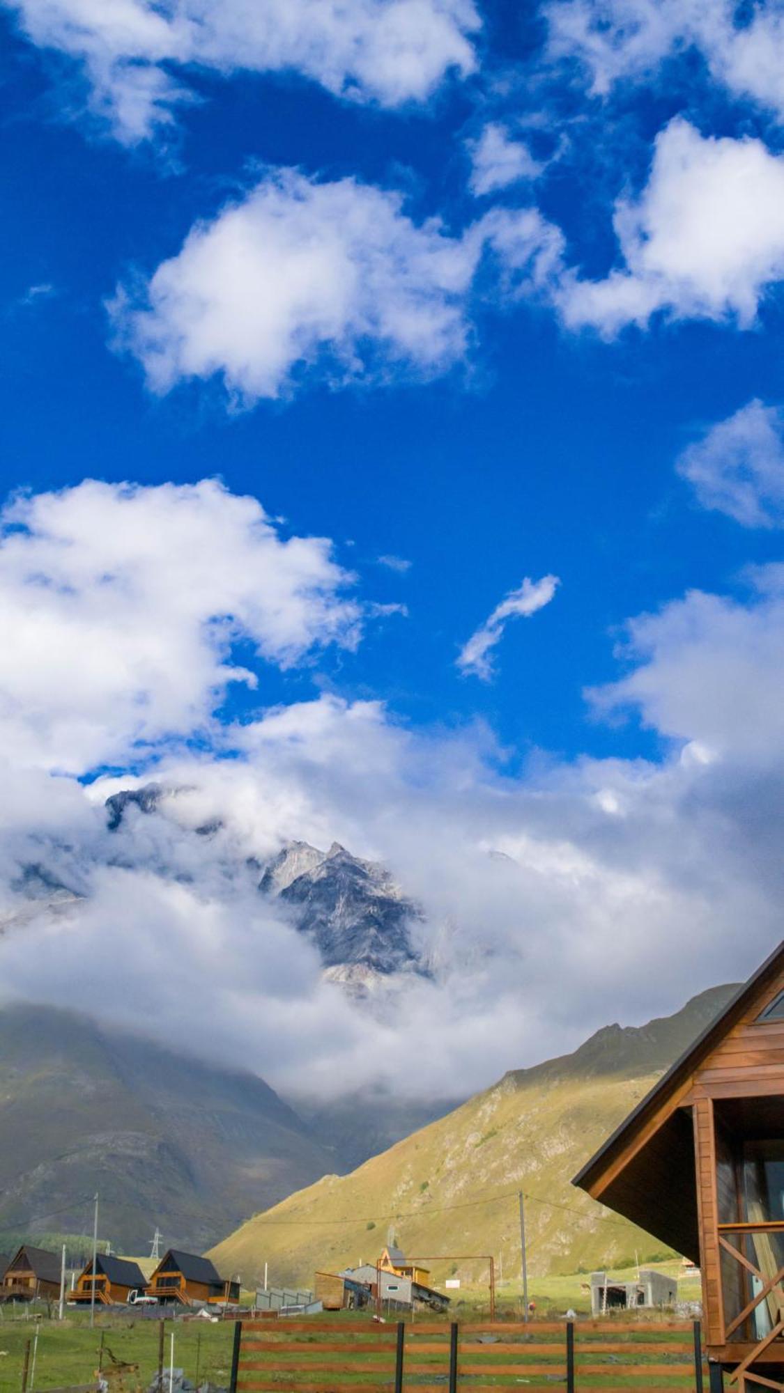 Cliffside Cottage Kazbegi エクステリア 写真