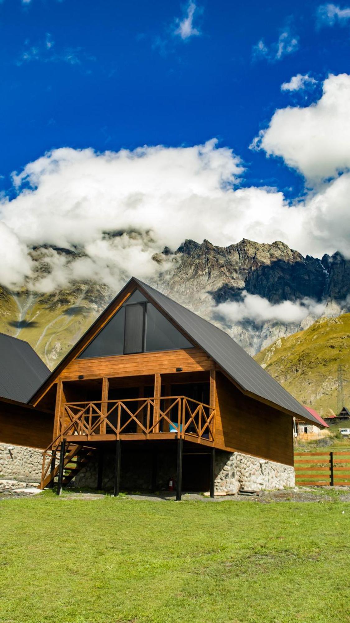 Cliffside Cottage Kazbegi エクステリア 写真